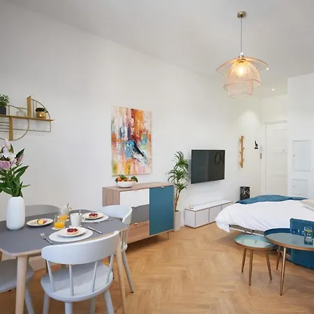 Sunlight - Daffia - Beautifully Renovated Studio, Pad In