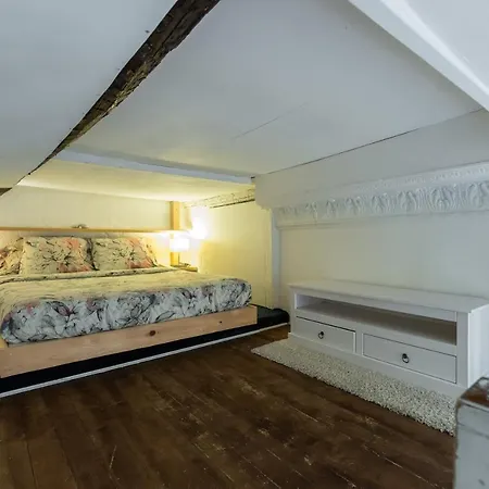 L'oustaria 3 Bedrooms Apartment, Old Town Apartment *