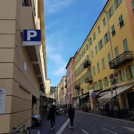 Studette En Plein Cœur Du Vieux Appartement