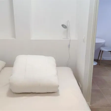 Apartment Delille Centre 01 *