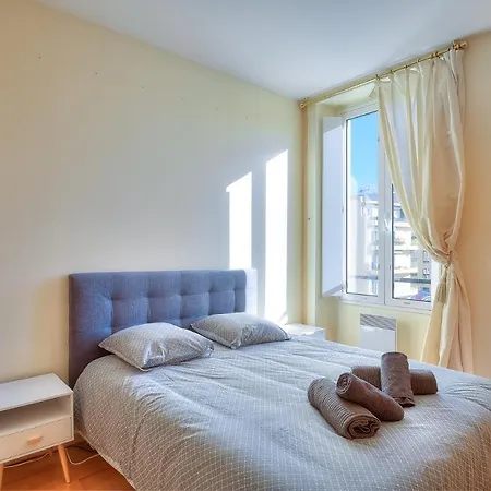 Lumineux Appartement- Carre D'or- Proche Mer Bed & Breakfast Nice