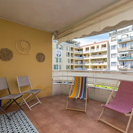 Large 2 Bdr At Port Appartement Nice