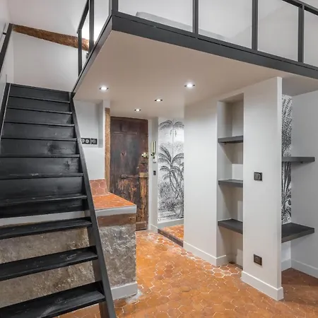 Charming 2 Bdr Old Town Appartement *