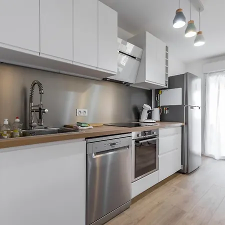 Large 2 Bdr At Port Appartement Nice