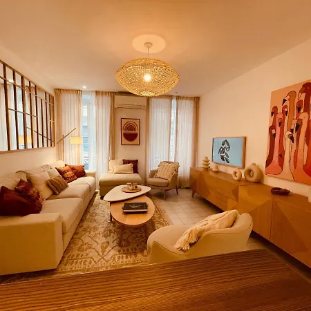 Appartement Renting - Paganini - Spacious - 2 Bedrooms - King Bed - Bathtub - Heart Of