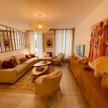 Renting - Paganini - Spacious - 2 Bedrooms - King Bed - Bathtub - Heart Of Appartement