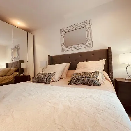 Renting - Paganini - Spacious - 2 Bedrooms - King Bed - Bathtub - Heart Of Appartement *