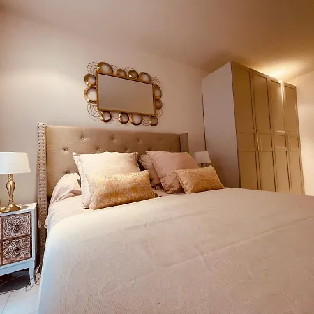 Renting - Paganini - Spacious - 2 Bedrooms - King Bed - Bathtub - Heart Of Nice