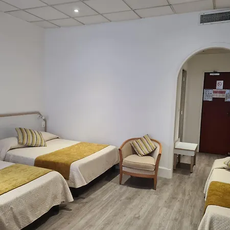 Hotel Busby 3*