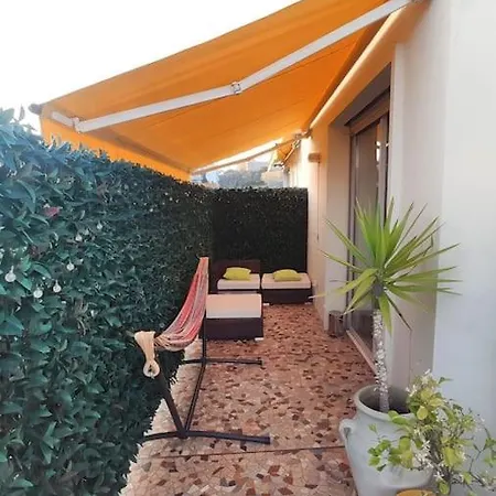 Appartement Studio Terrasse Vue à 1min De La Et Tram *