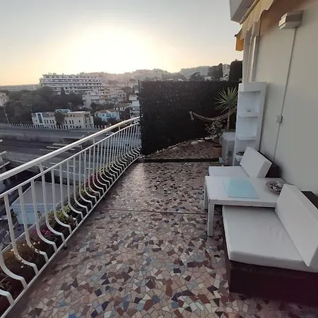 Studio Terrasse Vue à 1min De La Et Tram