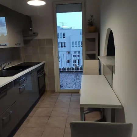 Studio Terrasse Vue à 1min De La Et Tram *