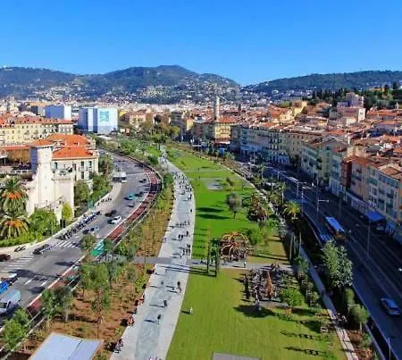 Balcon Vue Coulée Verte. Luxe Plein Cœur De Appartement Nice