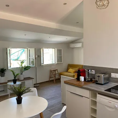 Cozy With Terrace - Old Town Appartement *
