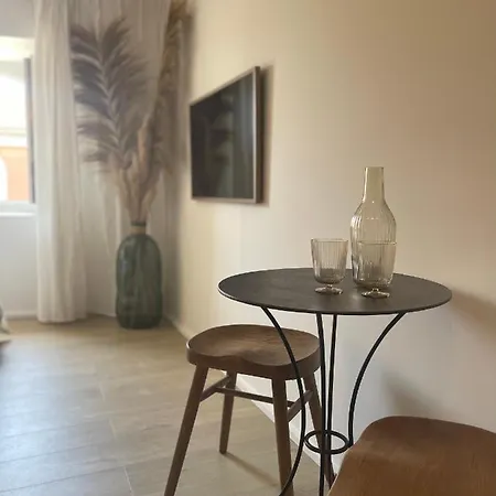 La Hotel *