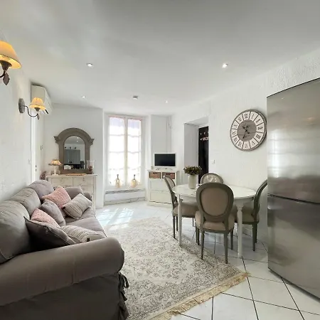 Appartement Renting - 9 Massena - Spacious Massena Square - Ac - Fully Equipped