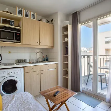 Air-Conditioned Studio With Swimming Pool Close To The Sea Apartment