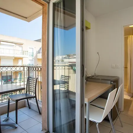 Air-Conditioned Studio With Swimming Pool Close To The Sea Apartment Nice