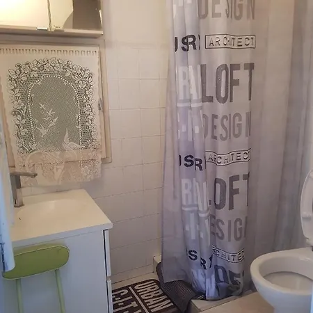 Pour 3 Personnes Au Calme Dans Appartement *
