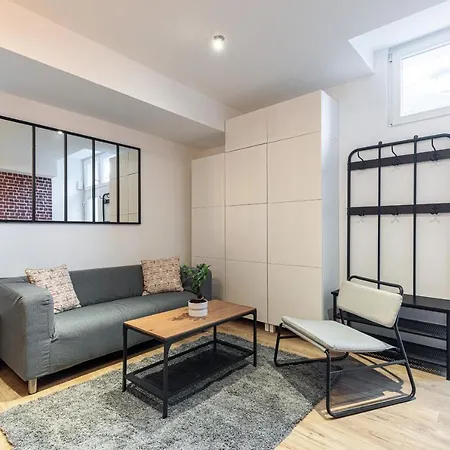 Loft Magnan - Parking - Ideal Couples -beach -tram & Supermarkets - New & Confort-ac