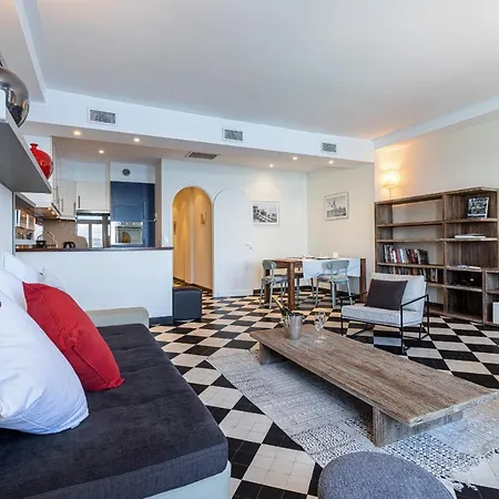 Outstanding View - Large 1 Bdr With Ac Appartement *