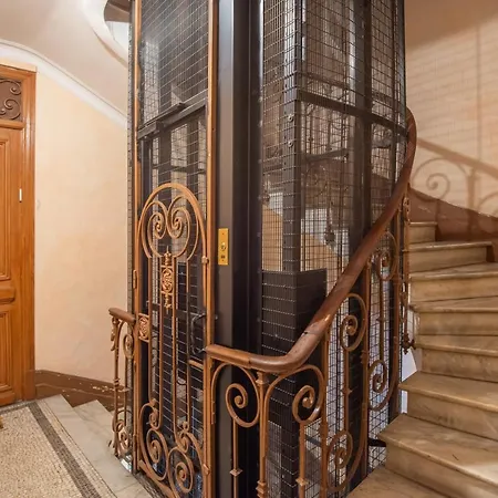 Apartment Stunning Flat By The Beach, Carre D'or-negresco