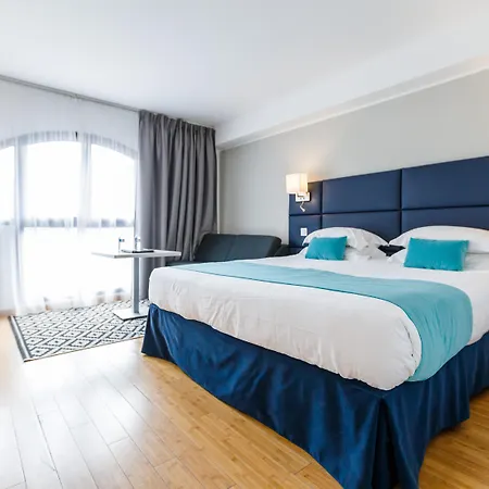 Riviera Hotel
