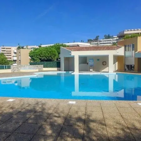 Entier Dans Privee Avec Gardien, Piscine Et Aire De Jeux Pour Enfants Apartment *