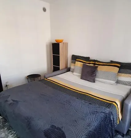 Lovely 1 Bedroom Vacation With Free Parking. Appartement