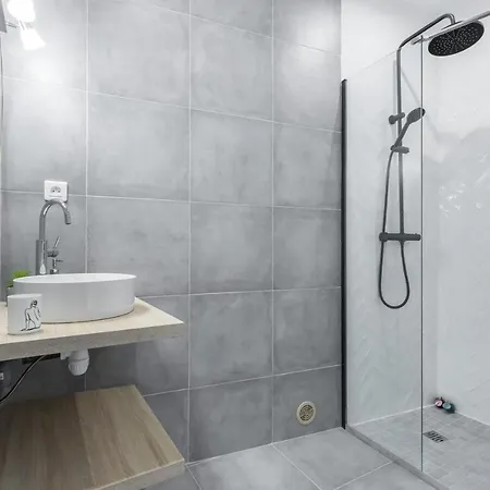 Le 323 Prom - Beachfront - Parking - Near Tram &supermarket - Ac - Washing Machine
