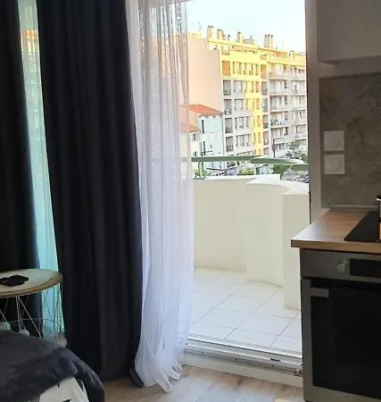 Appartement Lovely 1 Bedroom Vacation With Free Parking. Nice