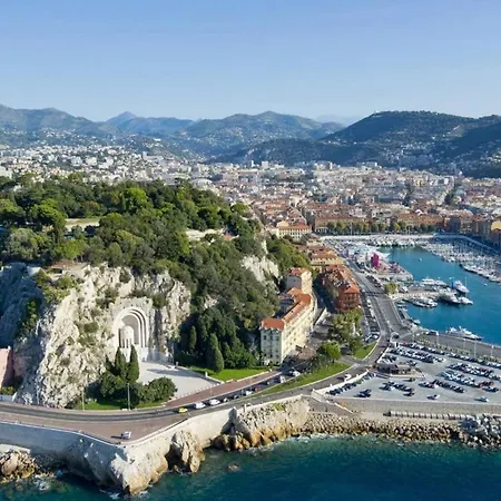 Plein Centre Climatisé Et Spacieux Avec Grande Terrasse Sur Le Toit à Appartement *