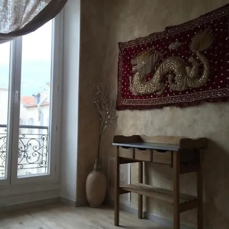 Great And Light Private In The Heart Of Couette-café Nice