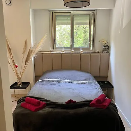Beautiful Apt - 10Mn Walk From Beach Apartment
