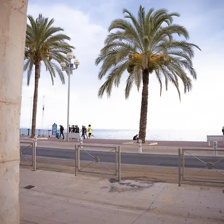 Spacious And Bright Flat Close To The : Heart Of Old Nice