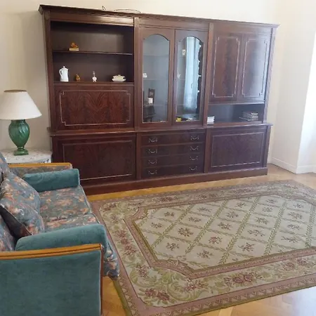 Large 2br Sunny 20 Meter Terrace Parking Shops Appartement