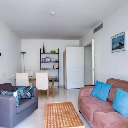 Guestready - Cosy Fifth-floor Apartment