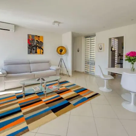 Quiet Cocoon In The Heart Of * Nice