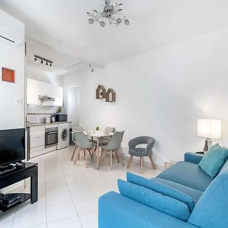 Apartment #10 1bdr Cassini Central 1min Port/old Town Ac Fibre Ideal *