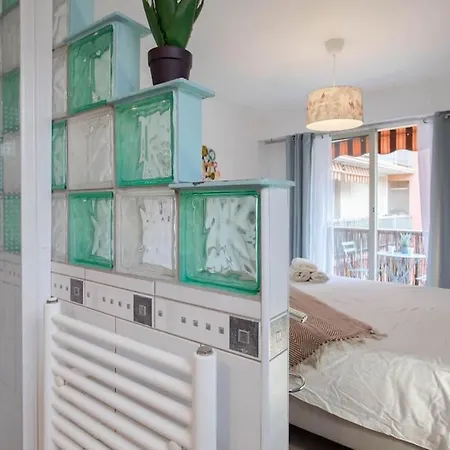 #33 Smolett 2min Walk To Tram 10min Sea & Apartment