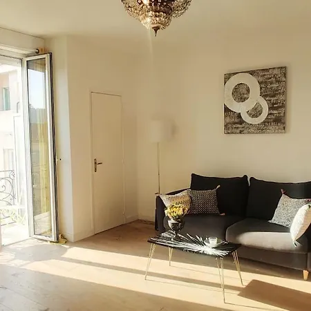 Floor Nest, Balcony Close To Sea And Old-town Bail Mobilite *