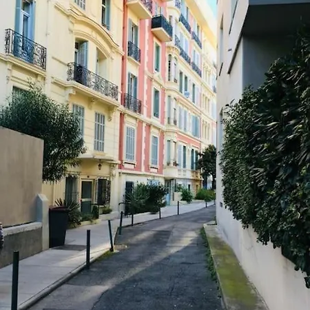 Floor Nest, Balcony Close To Sea And Old-town Bail Mobilite Apartment *