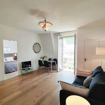 Floor Nest, Balcony Close To Sea And Old-town Bail Mobilite Apartment