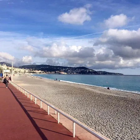 Appartement Beachfront On Promenade Des