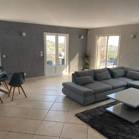 Spacieuse Niçoise Au Calme Avec Piscine Villa