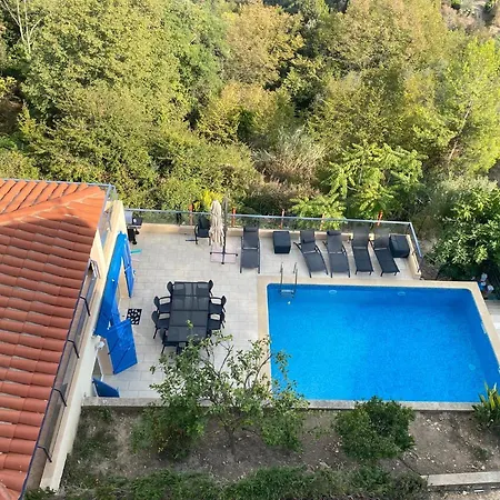 Spacieuse Niçoise Au Calme Avec Piscine Nice