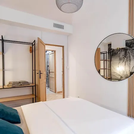 Decorated 2 Bedrooms Air Conditionning, Center Apartment *