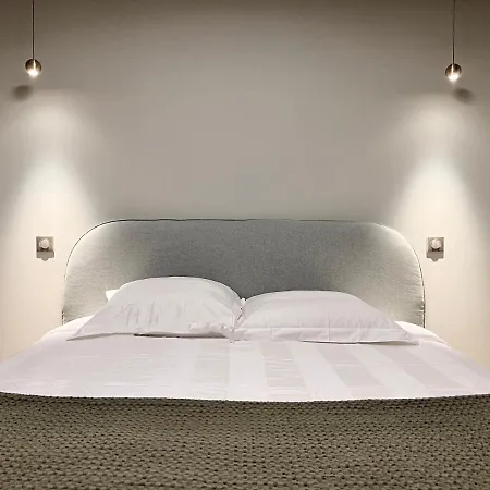 Viewing The Park, Amazing Decorated Separate Bedroom Apartment *