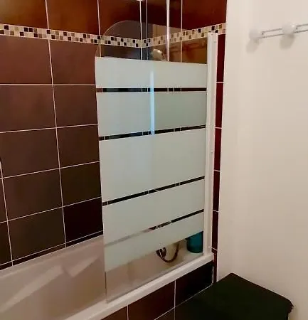 Apartment Bright 45m In A Lively Area Nice