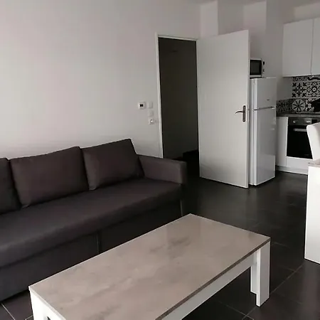 Bright 45m In A Lively Area Apartment *